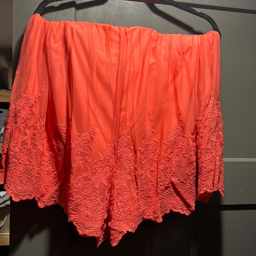 NWOT Torrid Coral Mesh Embroidered Short, Size 2